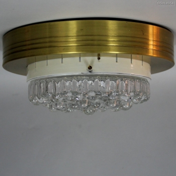 Realizado en metal dorado, metal lacado y cristal prensado. Dos bombillas en su interior.
Gran calidad.
Disponemos de 10 iguales.
Checoslovaquía.